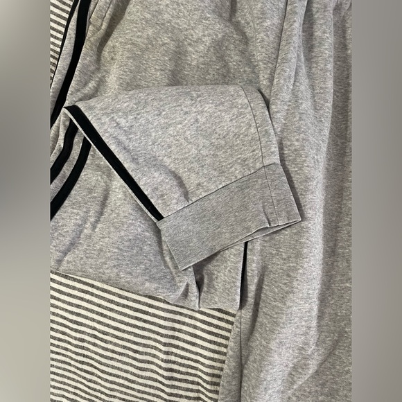 Adidas joggers grey size XL - Picture 3 of 3